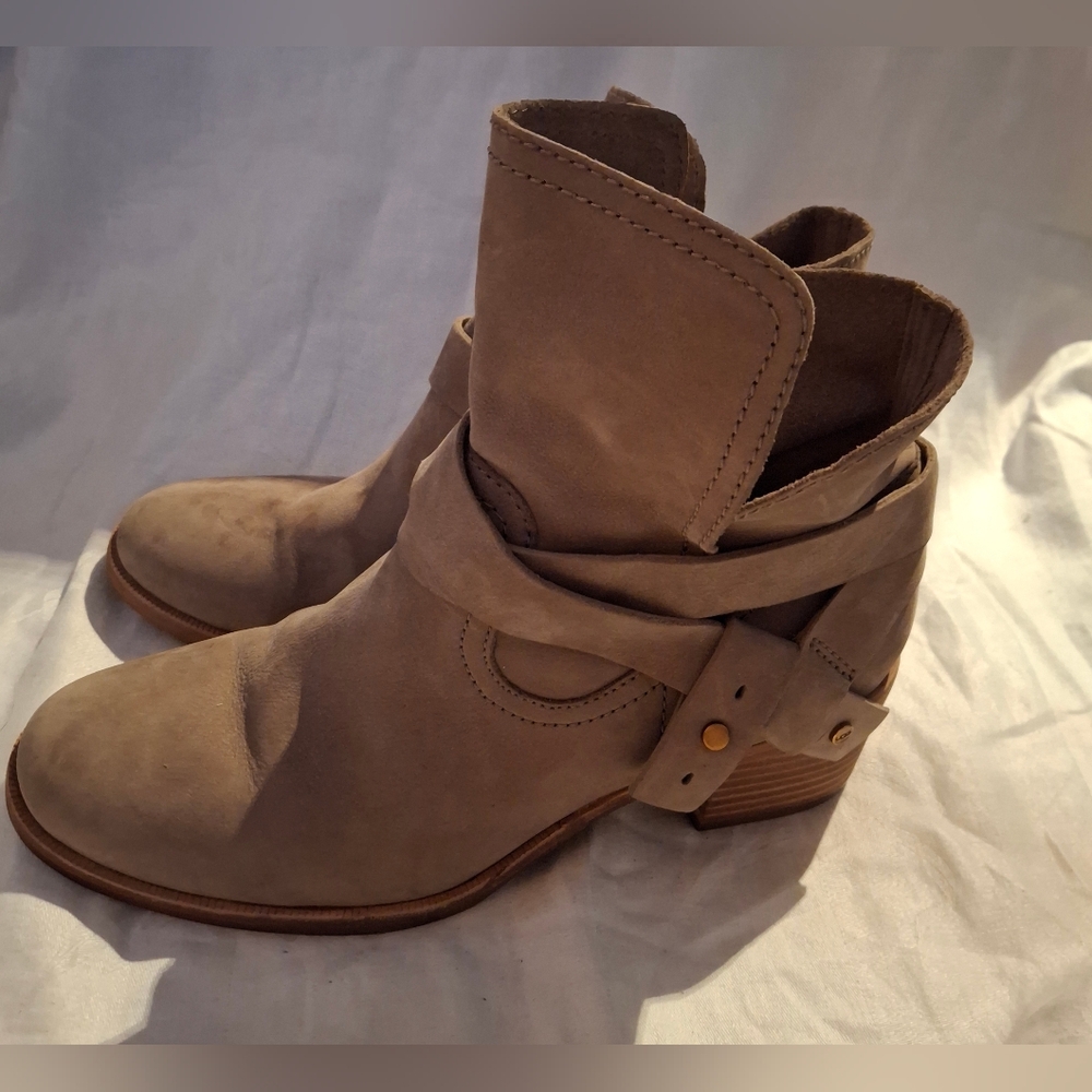 UGG Women's Tan Ankle Boots